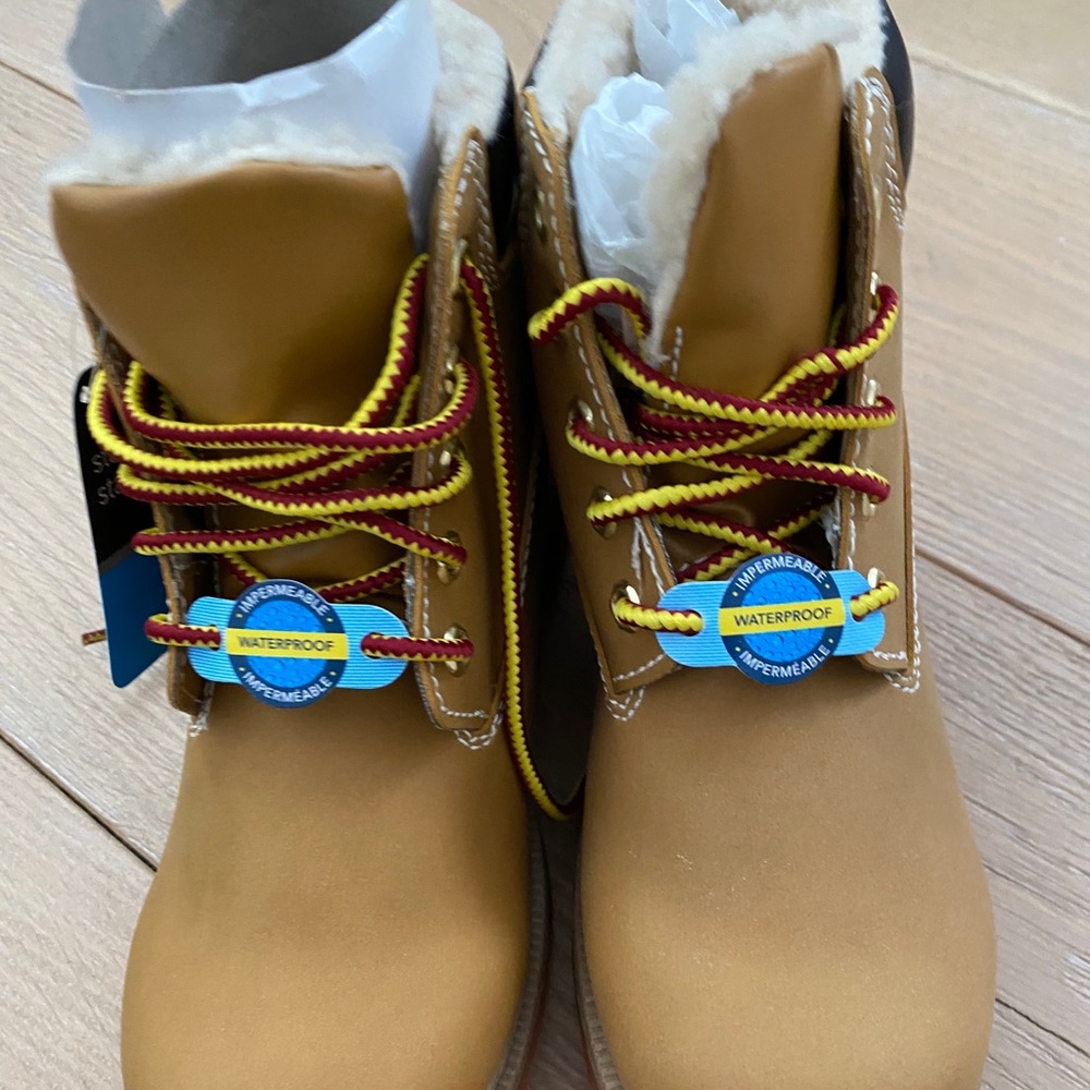 Kids Lined Hiking Boots Size 2